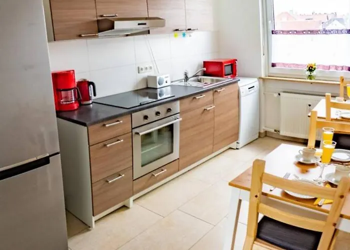 Eleonoras In Stadt Am Park Mit Balkon Inklusive Eigenen Parkplaetzen Vor Der Tuer Apartman *