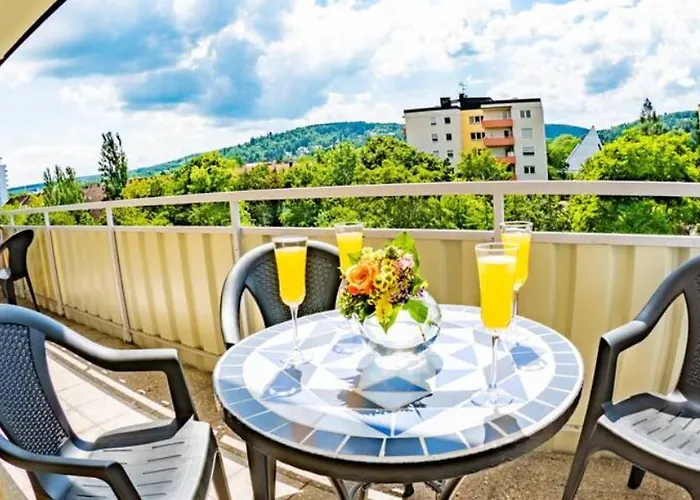 Eleonoras In Stadt Am Park Mit Balkon Inklusive Eigenen Parkplaetzen Vor Der Tuer Würzburg