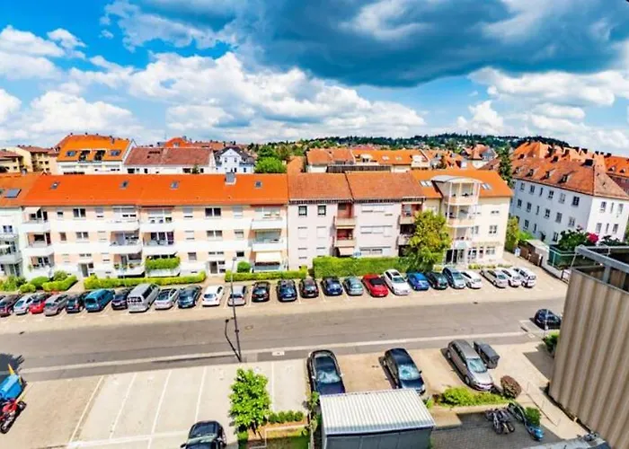 Eleonoras In Stadt Am Park Mit Balkon Inklusive Eigenen Parkplaetzen Vor Der Tuer Apartman